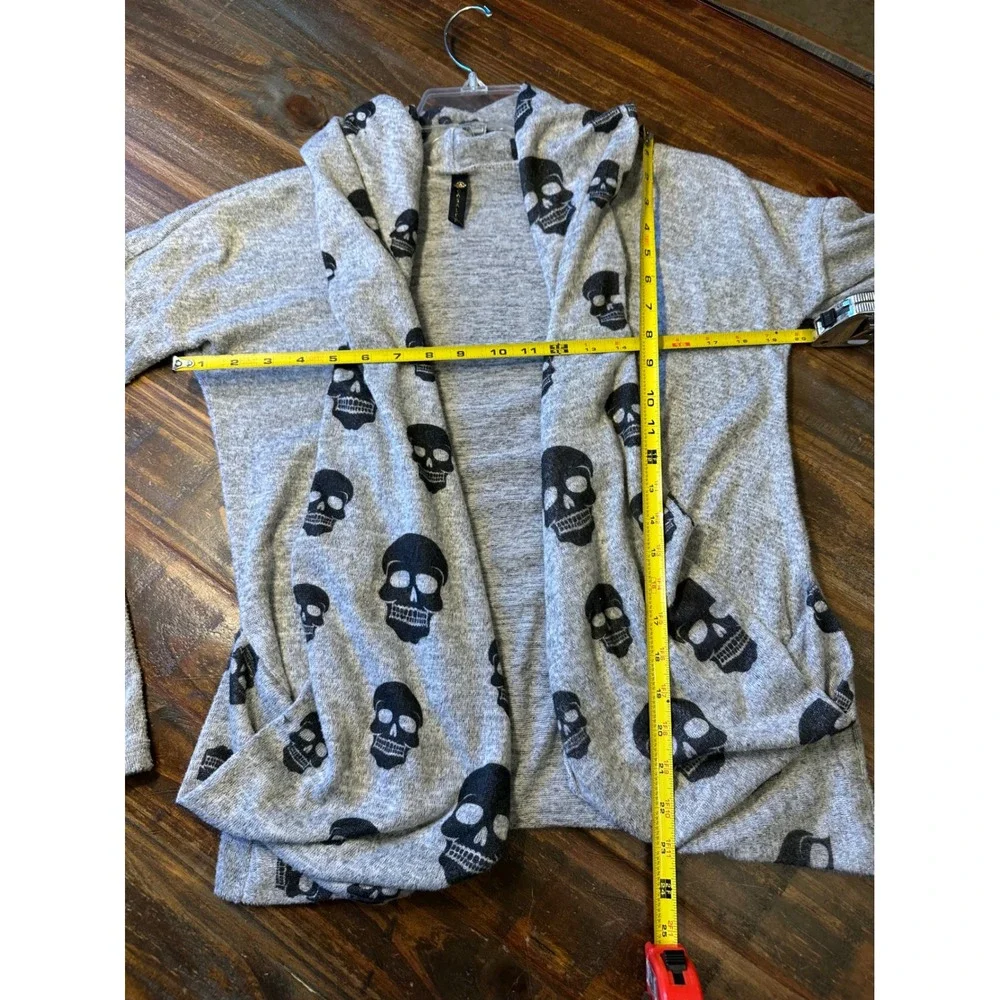 CASALEE Grey Skull Print Cardigan Open Front Long Sleeve Sweater Woman's‎ Medium